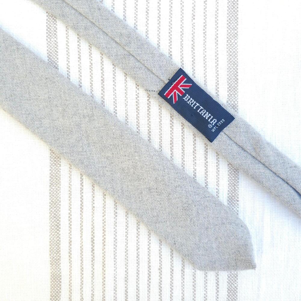 True Vintage Britannia 60s 70s Skinny Tie Mens Gray Wool Blend Solid Necktie